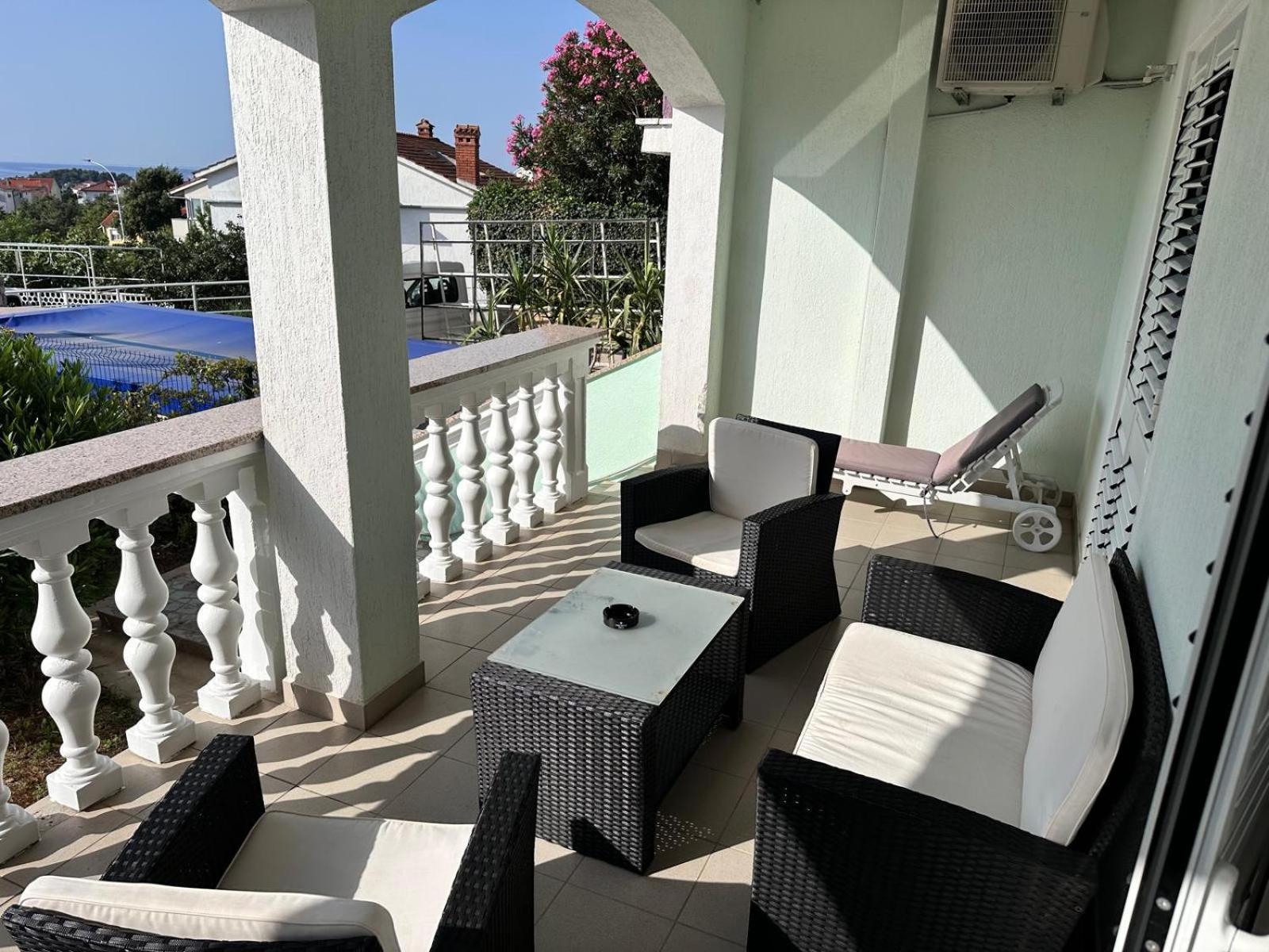 קרק Apartmani Djurda מראה חיצוני תמונה